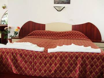 Фото номера Люкс с балконом Отель Hotel Rai г. Obrochishte 2